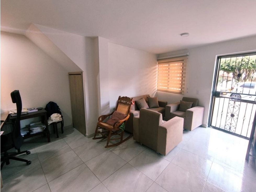 AMPLIA CASA | BARRIO FÁTIMA, COPACABANA EN VENTA E482 - 3