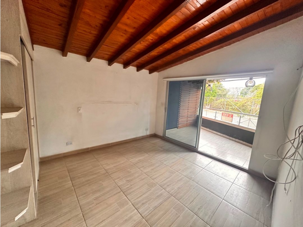 AMPLIA CASA | BARRIO LA ASUNCIÓN, COPACABANA EN VENTA E475