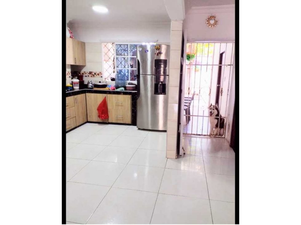 Amplia casa bifamiliar de 2 pisos con 2 apartamentos 20 de julio — foto 6