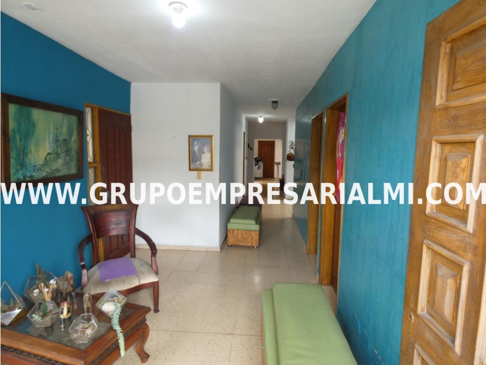 AMPLIA CASA BIFAMILIAR EN VENTA - SECTOR BELÉN MIRAVALLE COD: 31805