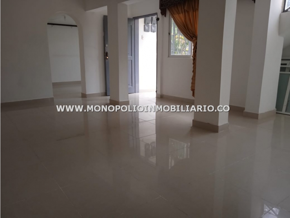 AMPLIA CASA BIFAMILIAR EN VENTA - SECTOR CALASANZ COD: 23941