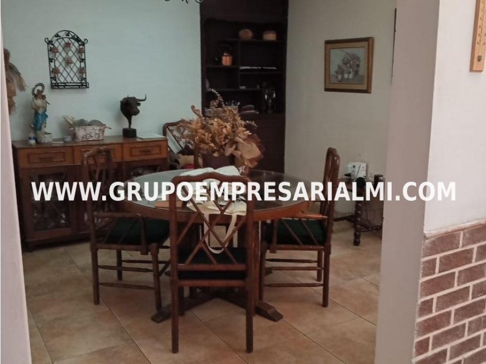 AMPLIA CASA BIFAMILIAR EN VENTA - SECTOR LA CASTELLANA COD: 33006
