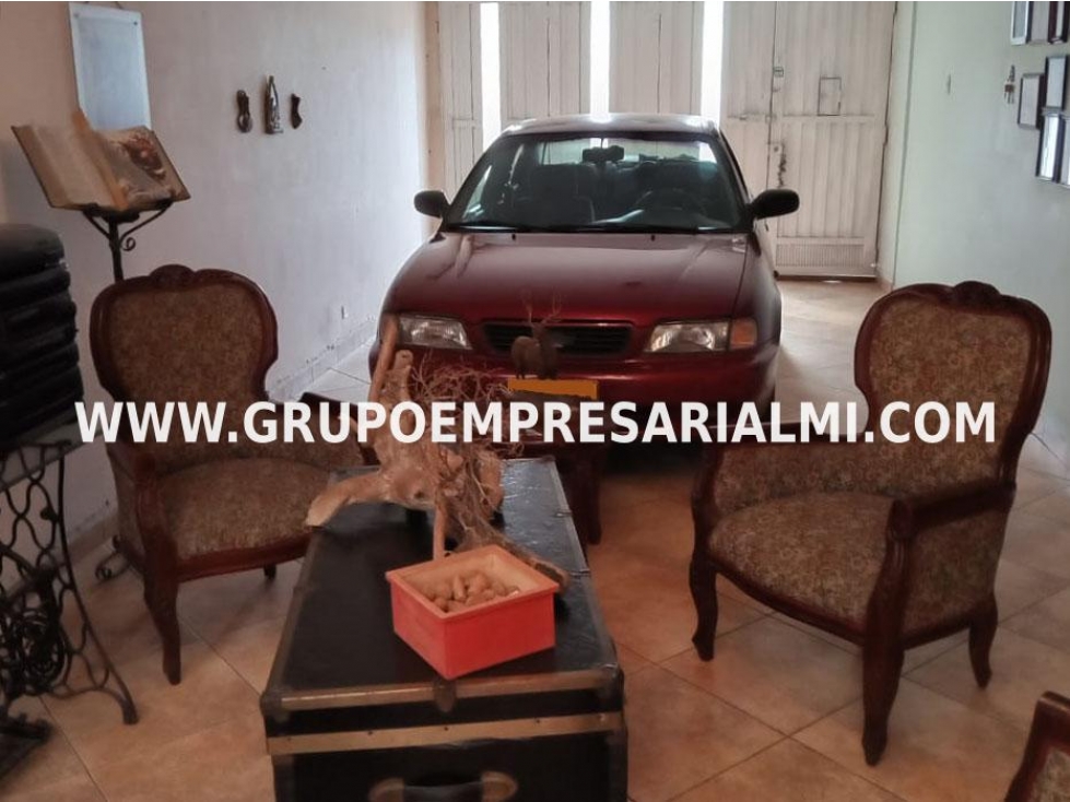 AMPLIA CASA BIFAMILIAR EN VENTA - SECTOR LA CASTELLANA COD: 33006 — foto 4