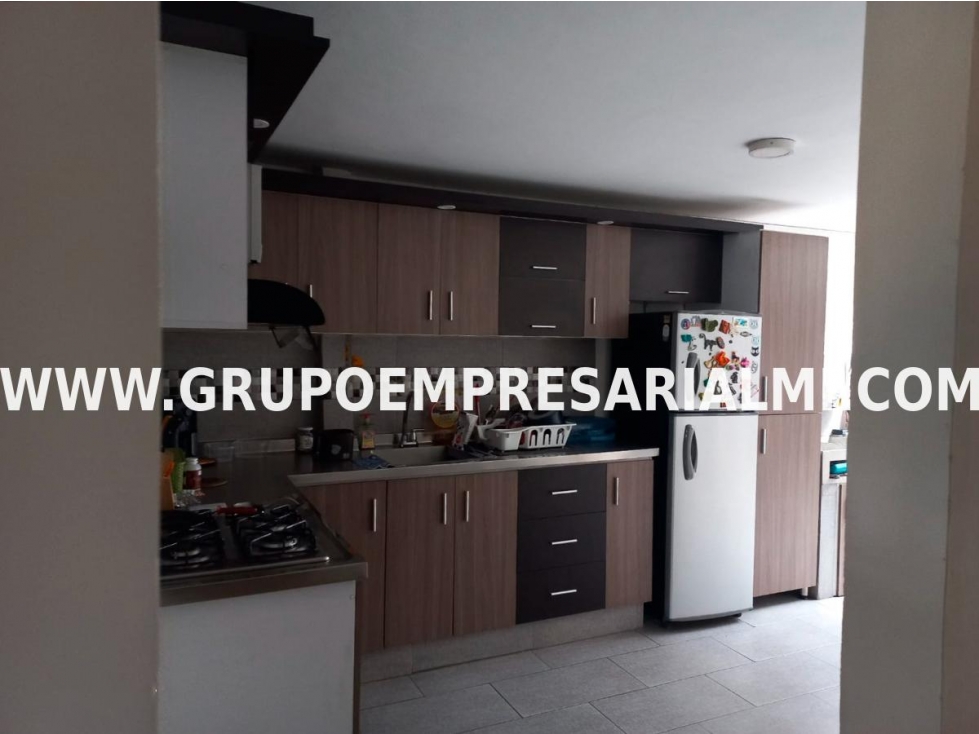 AMPLIA CASA BIFAMILIAR EN VENTA - SECTOR MANRIQUE COD: 33544 - 3