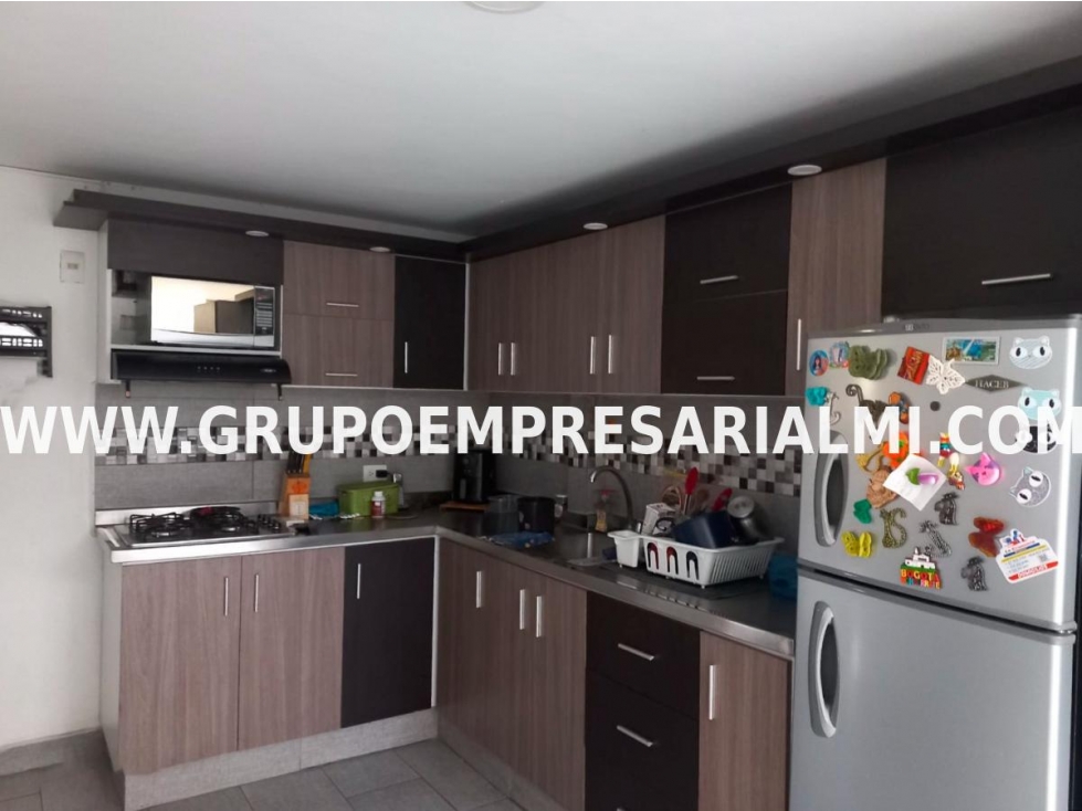 AMPLIA CASA BIFAMILIAR EN VENTA - SECTOR MANRIQUE COD: 33544 - 4