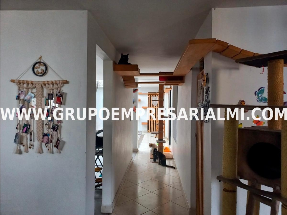 AMPLIA CASA BIFAMILIAR EN VENTA - SECTOR MANRIQUE COD: 33544 - 6