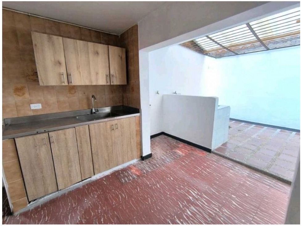 AMPLIA CASA | CASTILLA, MEDELLÍN EN VENTA E411