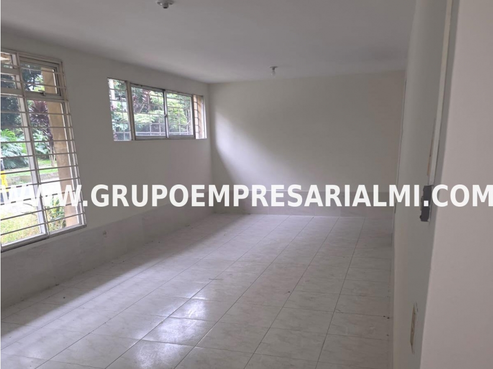 AMPLIA CASA COMERCIAL EN ARRIENDO - SECTOR LAURELES COD: 33241