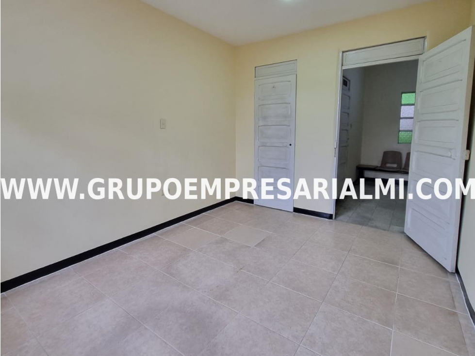 AMPLIA CASA COMERCIAL EN ARRIENDO - SECTOR MANRIQUE COD: 31813