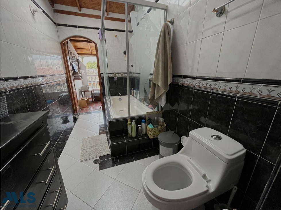 Amplia casa con excelente ubicación en Envigado!(MLS#252487)