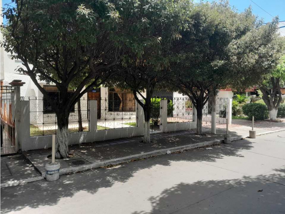 Amplia casa de 1 piso sobre avenida principal, 360m2, los alcázares - 4