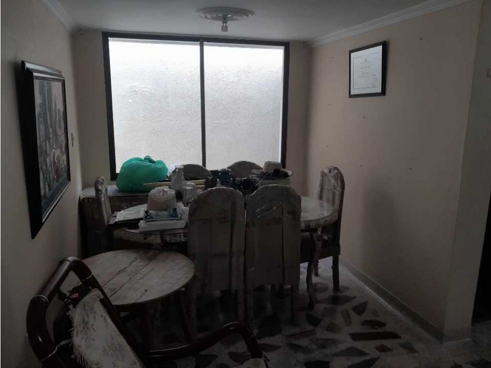 Amplia casa de 1 piso sobre avenida principal, 360m2, los alcázares - 6