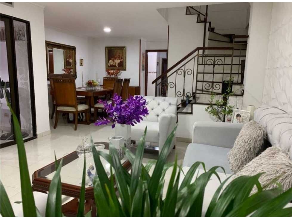 Amplia casa de 2 pisos 190m2 en conjunto cerrado, bavaria