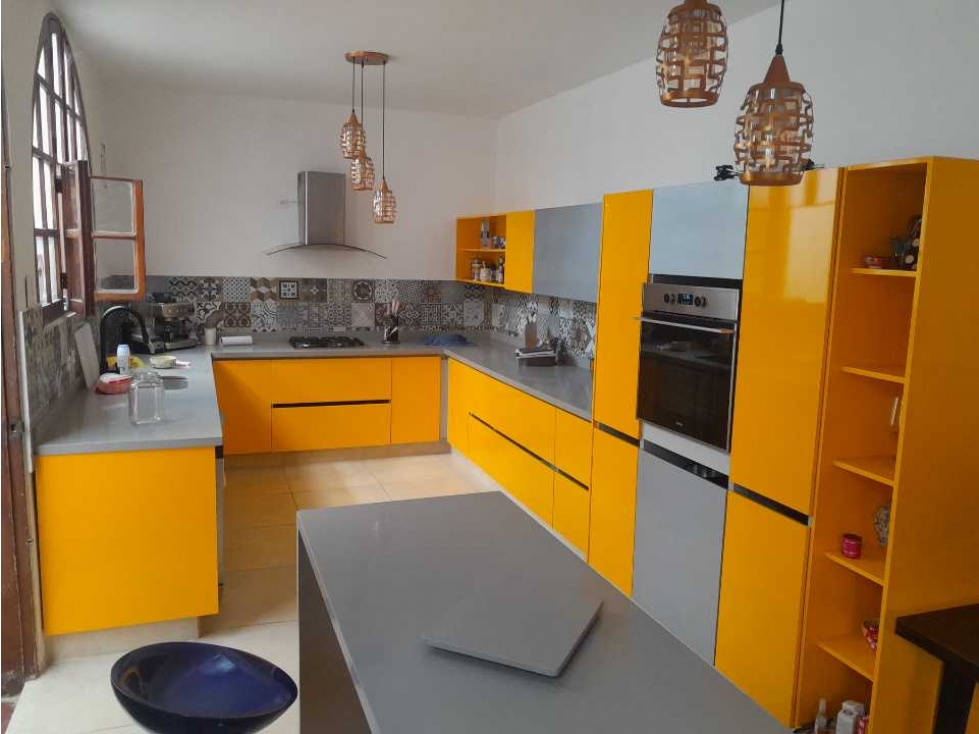 Se vende o se arrienda amplia casa de 2 pisos, 520m2, el jardin
