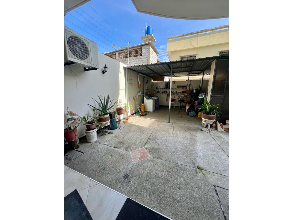 Amplia Casa de 3 Plantas en Venta Sector Carbo Viteri, Salinas — foto 5