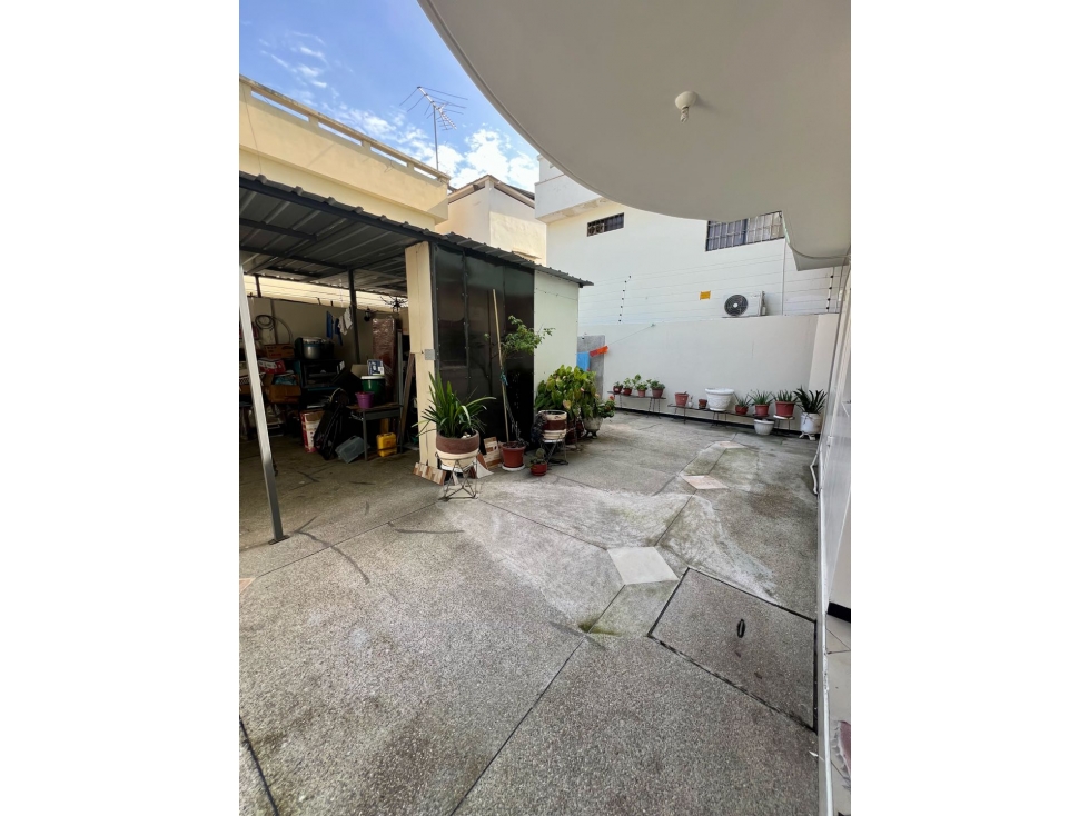Amplia Casa de 3 Plantas en Venta Sector Carbo Viteri, Salinas — foto 6
