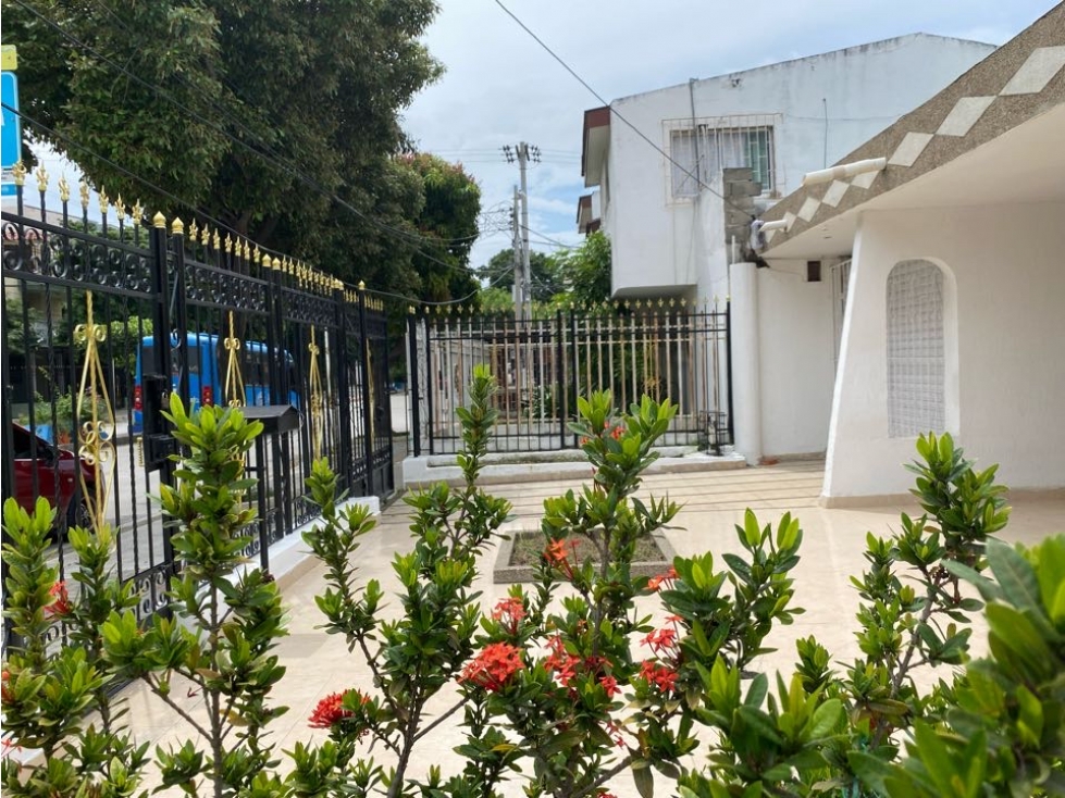 Amplia Casa de un piso en avenida principal Santa Marta — foto 2