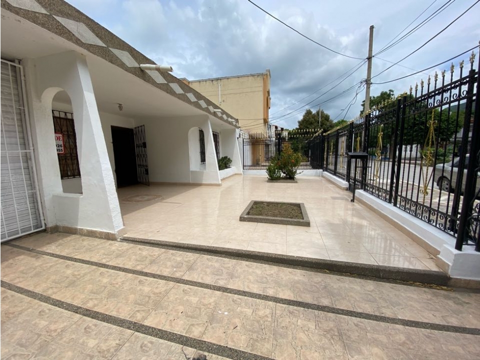 Amplia Casa de un piso en avenida principal Santa Marta — foto 3