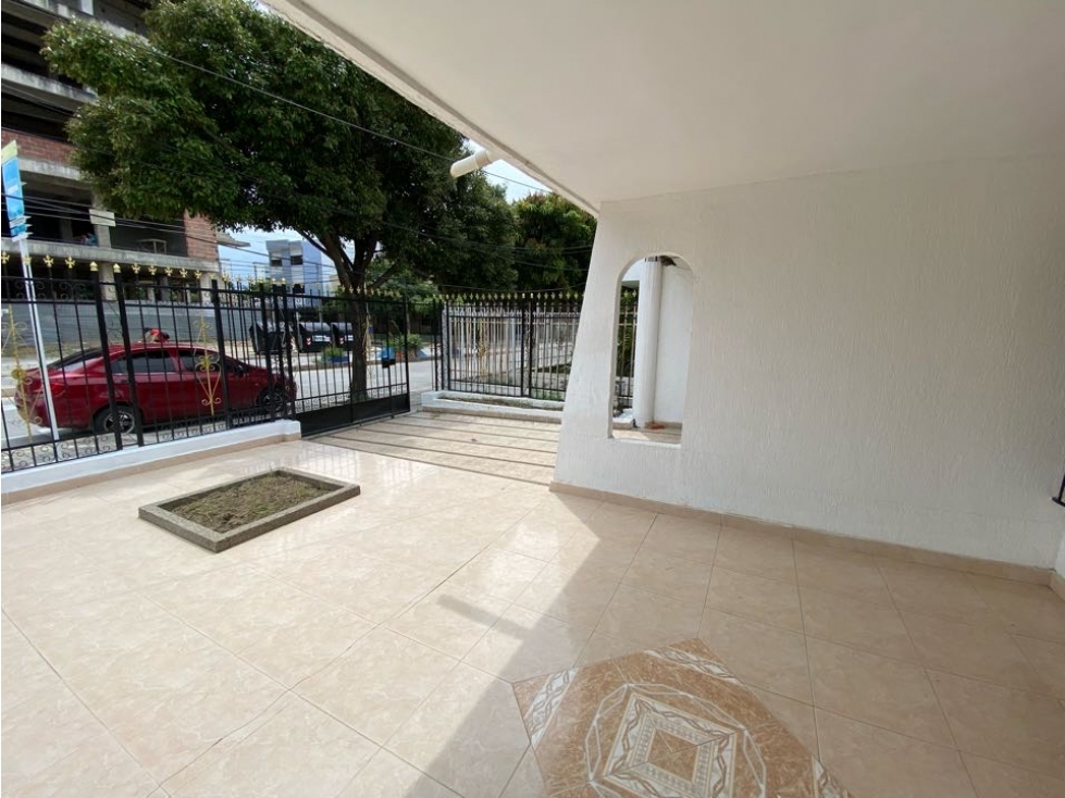 Amplia Casa de un piso en avenida principal Santa Marta — foto 5