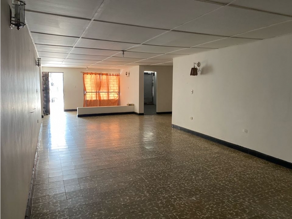 Amplia Casa de un piso en avenida principal Santa Marta — foto 6