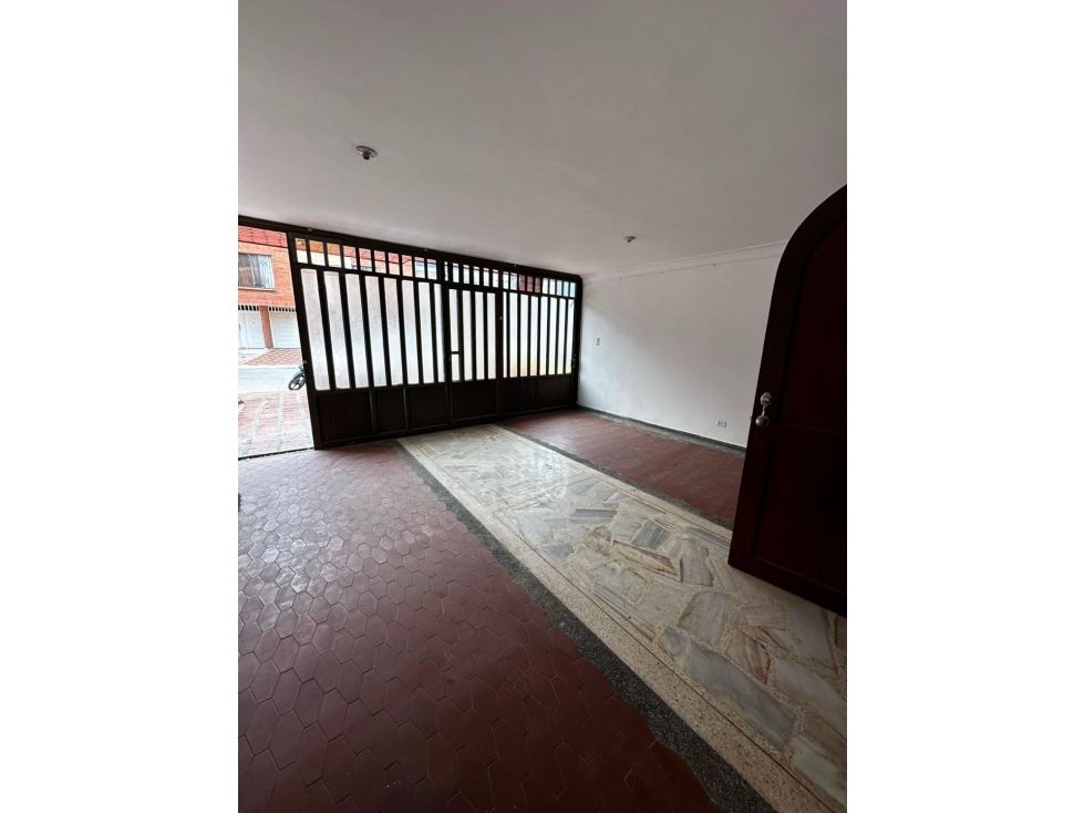 AMPLIA CASA EN ARRIENDO EN BARRIO LAS MERCEDES PAMIRA VALLE - 3