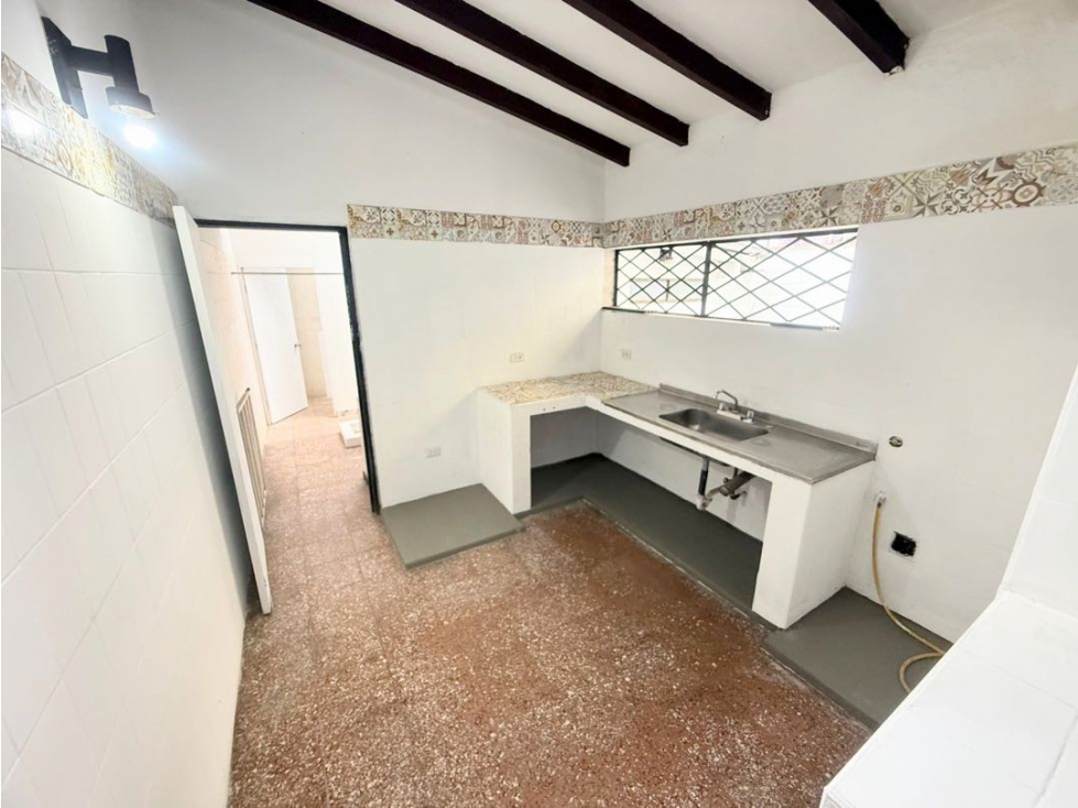 Amplia casa en Cali, Santa Isabel para la venta o arriendo — foto 2