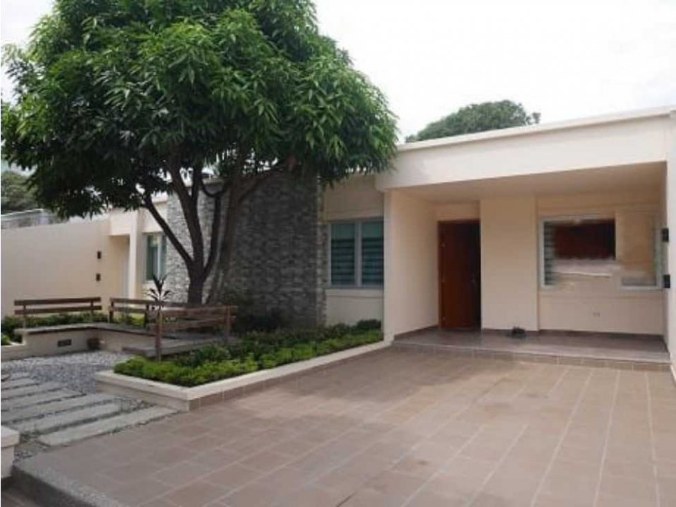 Amplia Casa en el Barrio el jardin Santa Marta