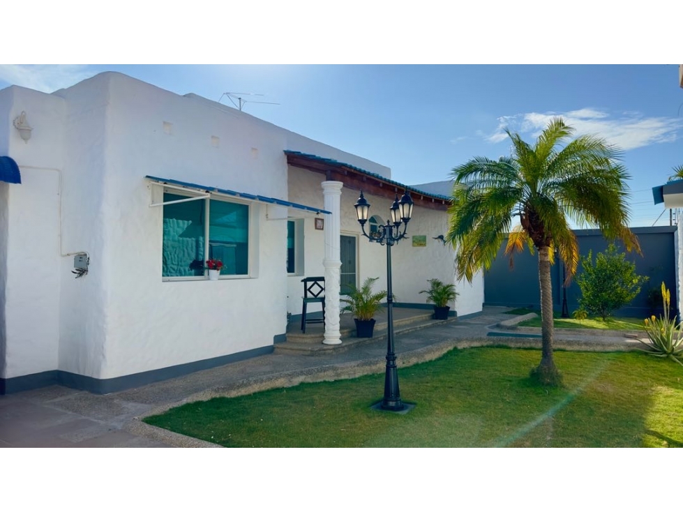 AMPLIA CASA EN LA VÍA MANTA - JARAMIJO, URB HORIZONTE AZUL - 1