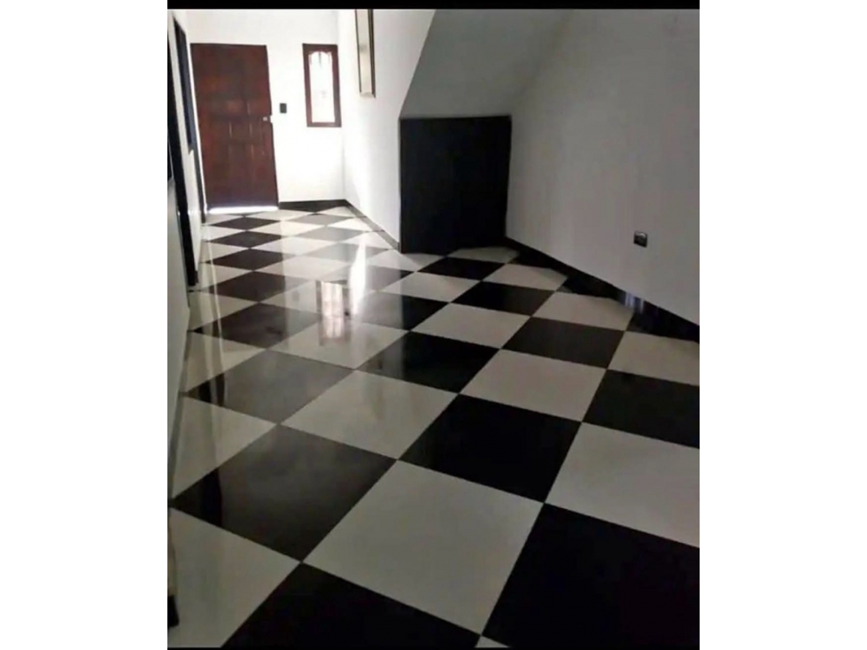 Amplia casa en Niquia Camacol