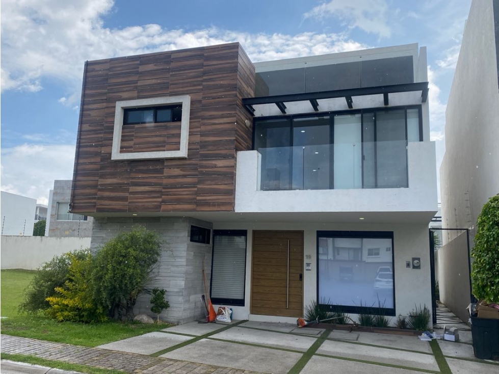 Amplia casa en renta. Con 4 recámaras en Lomas de Angelópolis Cascatta - 1