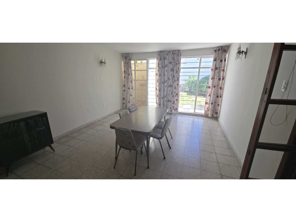 AMPLIA CASA EN VENTA COLONIA AMERICA SUR EXELENTE CONSERVACION — foto 2