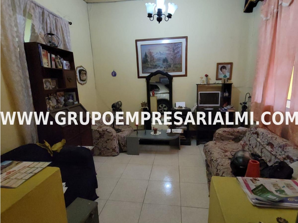 AMPLIA CASA LOTE EN VENTA - SECTOR LA AMÉRICA COD: 31772