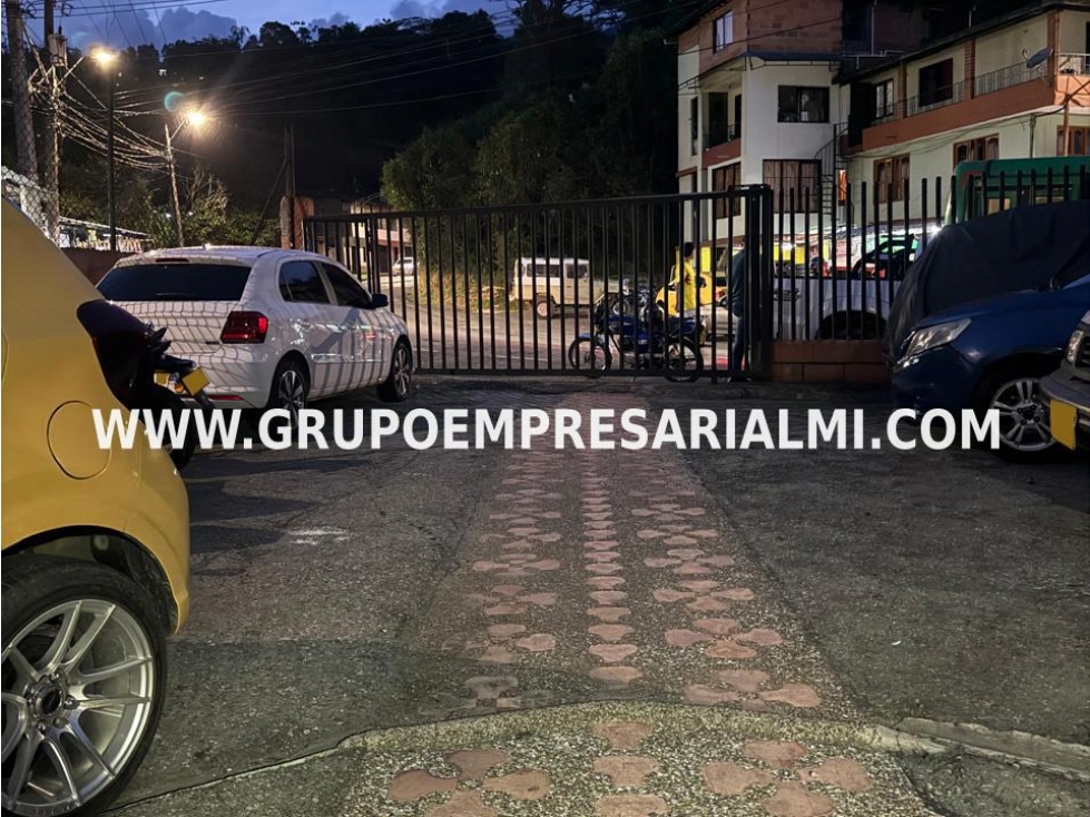 AMPLIA CASA LOTE EN VENTA - SECTOR SAN CRISTOBAL COD: 31837