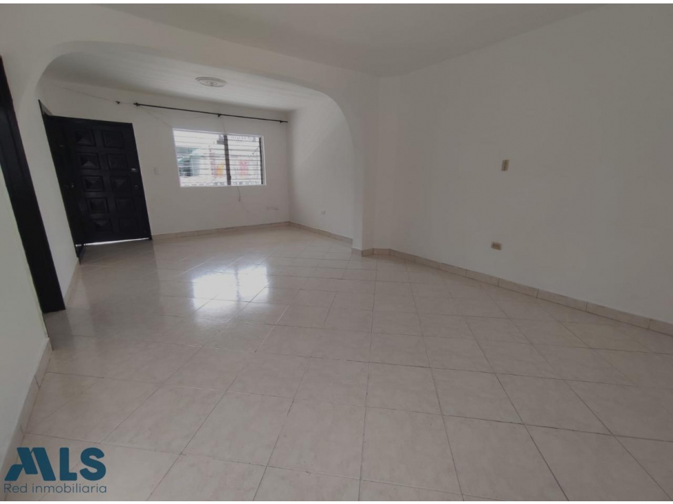 AMPLIA CASA PARA VIVIENDA O COMERCIO(MLS#245748) - 1