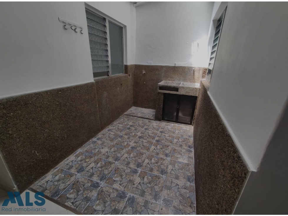 AMPLIA CASA PARA VIVIENDA O COMERCIO(MLS#245748) - 2