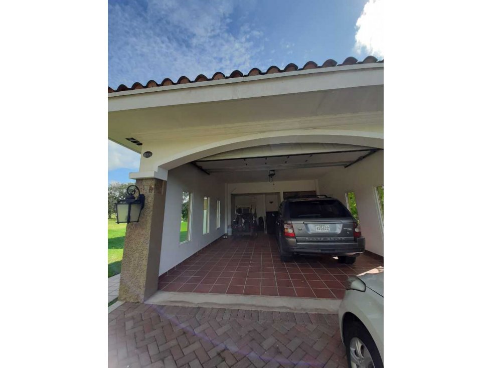 LUJOSA VILLA TUCAN COUNTRY CLUB & GOLF RESORT COCOLI 460 MT2 3REC+CBE — foto 2