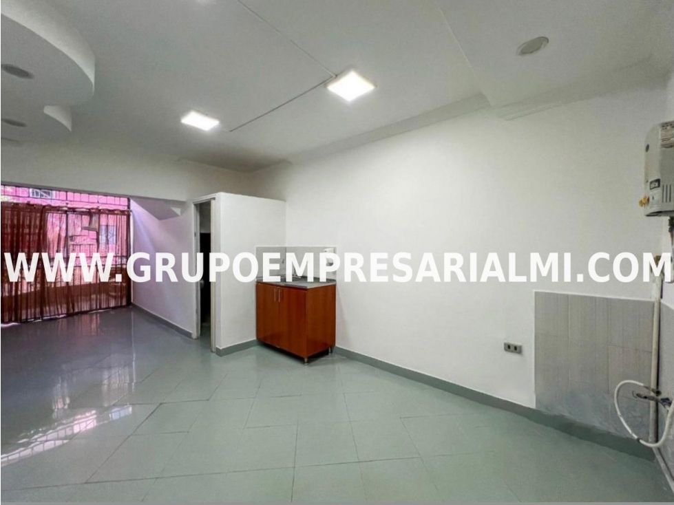 AMPLIA CASA UNIFAMILIAR EN ARRIENDO - SECTOR LAS MERCEDES COD: 32547