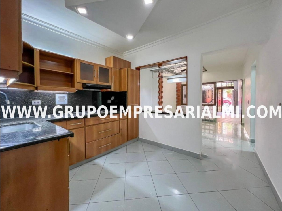 AMPLIA CASA UNIFAMILIAR EN ARRIENDO - SECTOR LAS MERCEDES COD: 32547 — foto 2