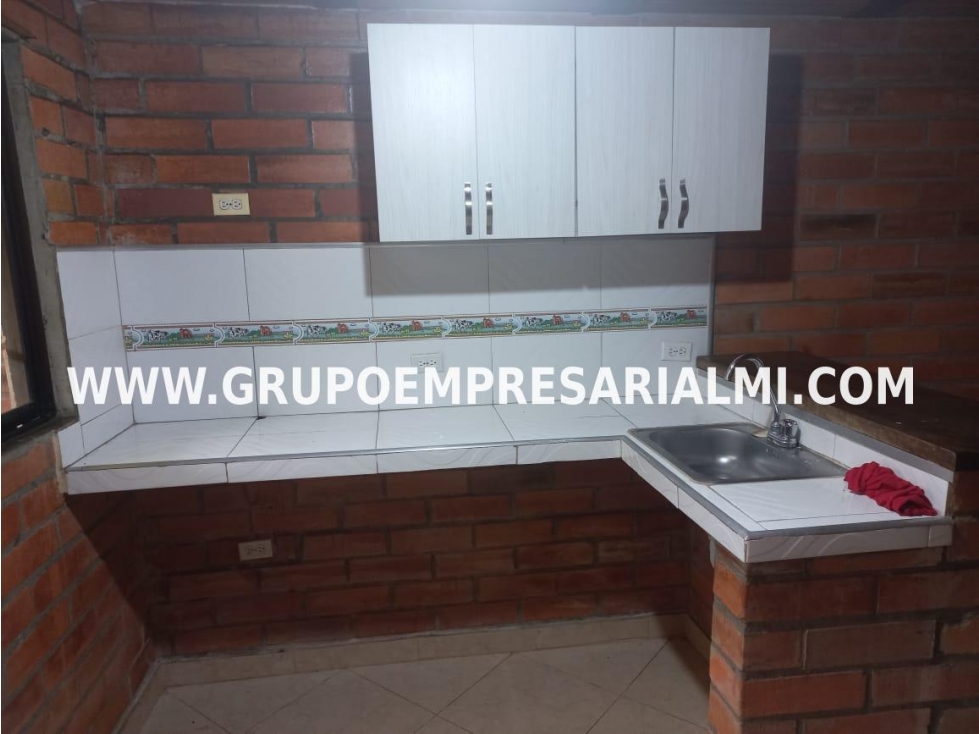 AMPLIA CASA UNIFAMILIAR EN VENTA - SECTOR SANTA RITA COD: 30353