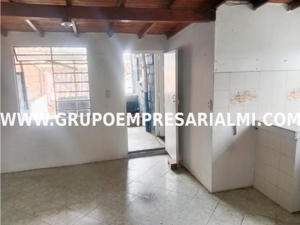 AMPLIA CASA UNIFAMILIAR EN VENTA - SECTOR BARRO BLANCO COD: 31786
