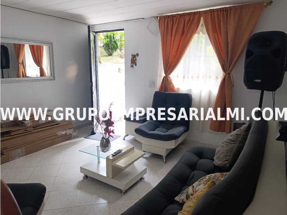 AMPLIA CASA UNIFAMILIAR EN VENTA - SECTOR LA MILAGROSA COD: 32870