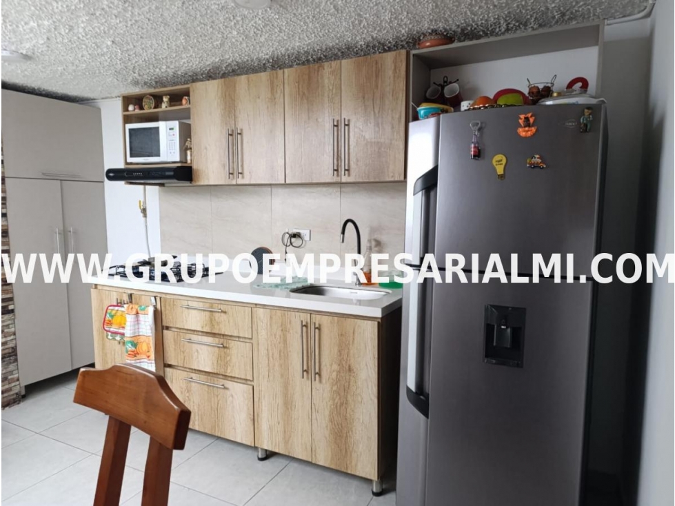 AMPLIA CASA UNIFAMILIAR EN VENTA - SECTOR LA MILAGROSA COD: 32870 — foto 3