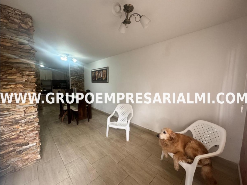 AMPLIA CASA UNIFAMILIAR EN VENTA - SECTOR LOS LLANOS COD: 33004
