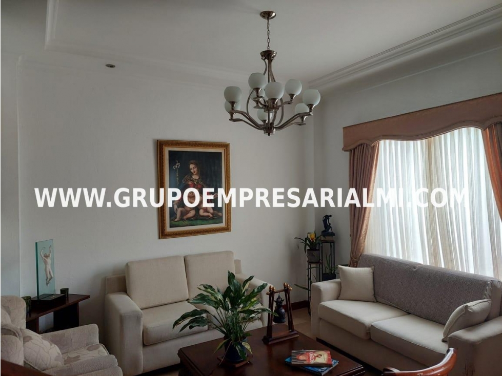 AMPLIA CASA UNIFAMILIAR EN VENTA - SECTOR LOS ALCÁZARES COD: 27013