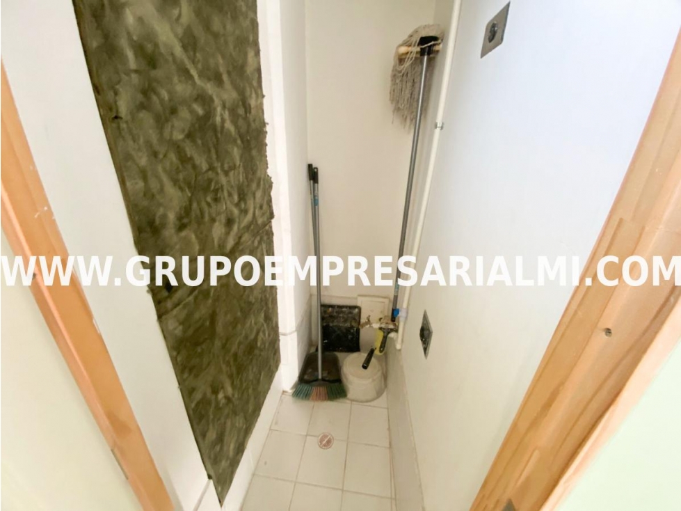 AMPLIA OFICINA EN ARRIENDO - SECTOR LA ESMERALDA COD: 31417 - 6