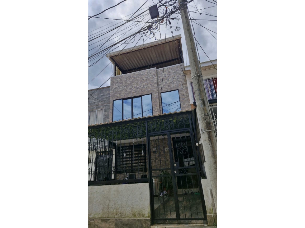 Amplia y moderna casa en Dosquebradas-Risaralda - 1