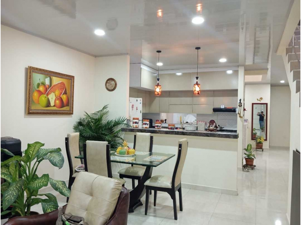 Amplia y moderna casa para vivir o fin hotelero cerca del aeropuerto