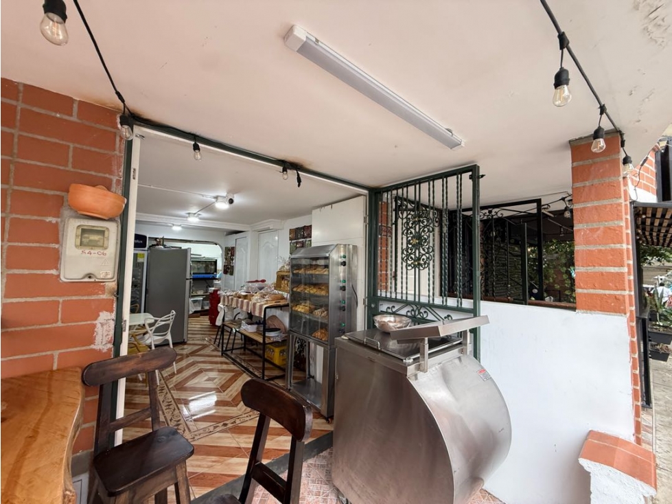 AMPLIA CASA UNIFAMILIAR EN VENTA EN NIQUIA CON LOCAL COMERCIAL — foto 2