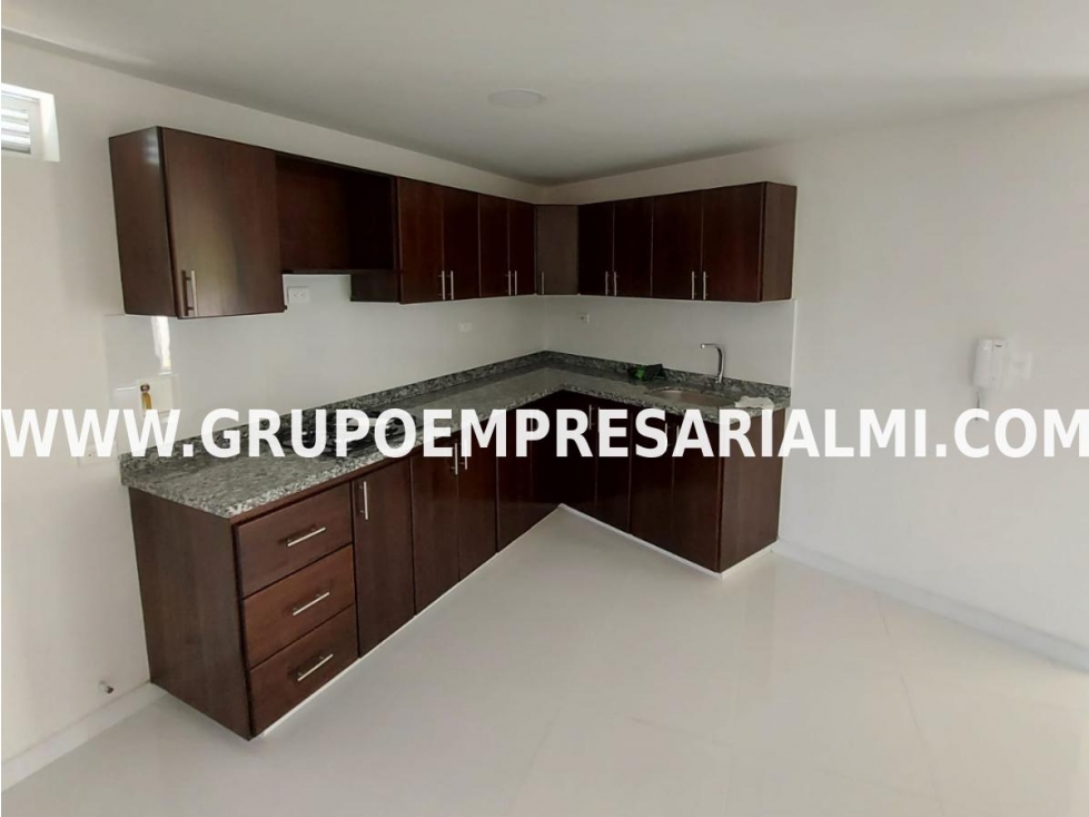 AMPLIO APARTAESTUDIO EN ARRIENDO - SECTOR LOMA LOS BERNAL COD: 31810 — foto 3