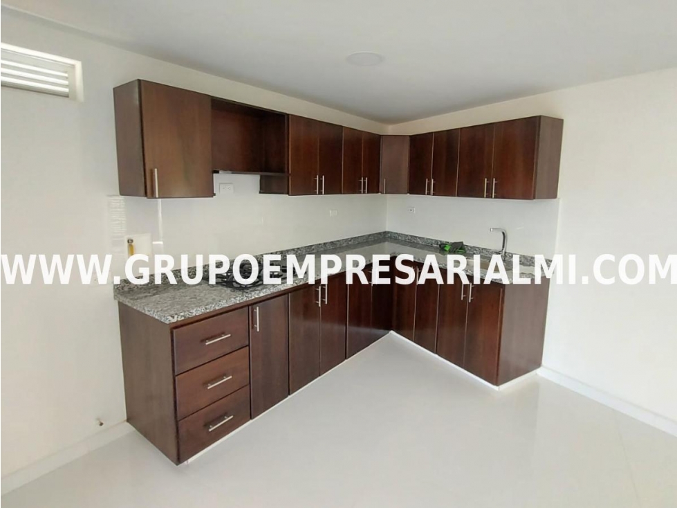 AMPLIO APARTAESTUDIO EN ARRIENDO - SECTOR LOMA LOS BERNAL COD: 31810 — foto 4
